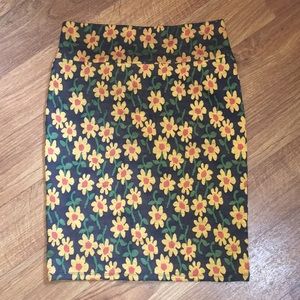 ❤️ Lularoe Cassie sunflower skirt size large